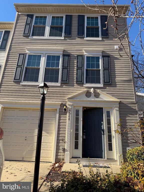 Foto del edificio - 9068 Falcon Glen Ct