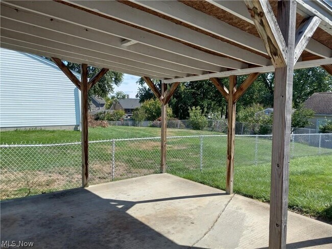 Foto del edificio - 567 Stetler Ave