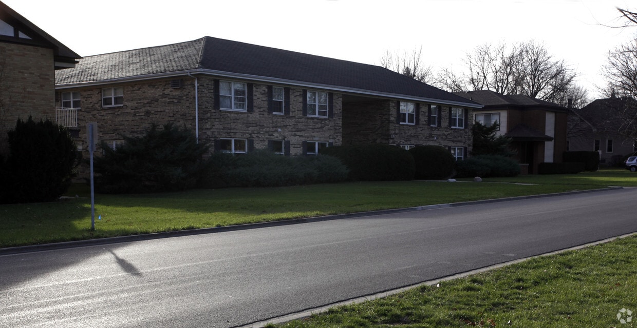 Building Photo - 130 W Douglas Ave