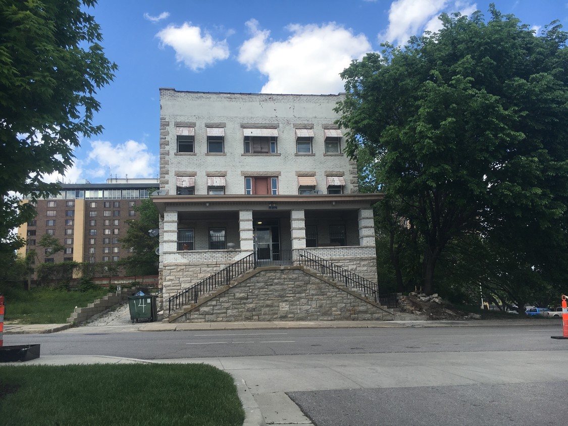 Building Photo - Bradford Apartments