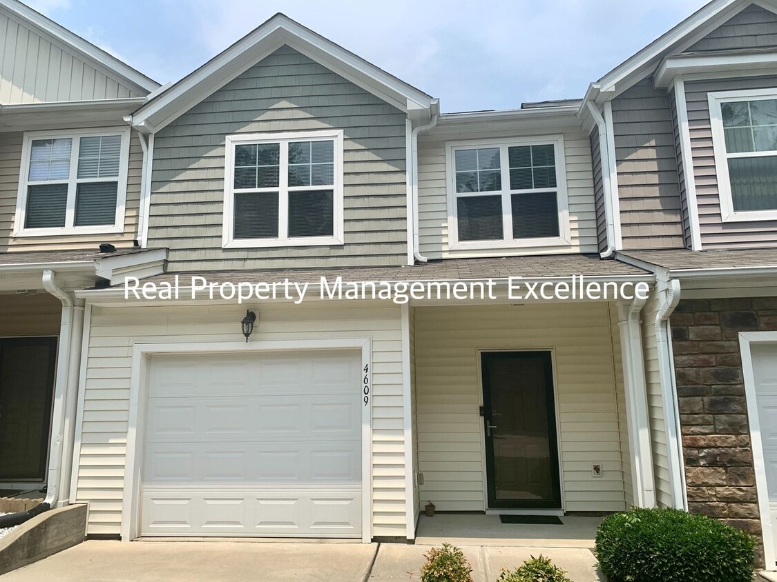 Foto principal - Beautiful 3 Bedroom Townhome in Raleigh ne...
