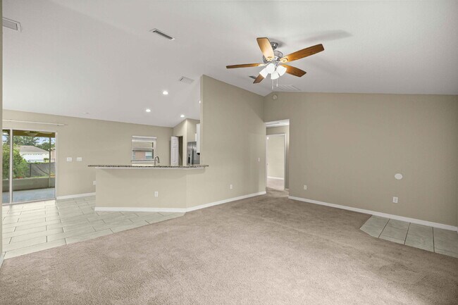 Foto del edificio - Newer 3BR Home on Nearly 1/4 Acre | Screened Lanai | Available Now!