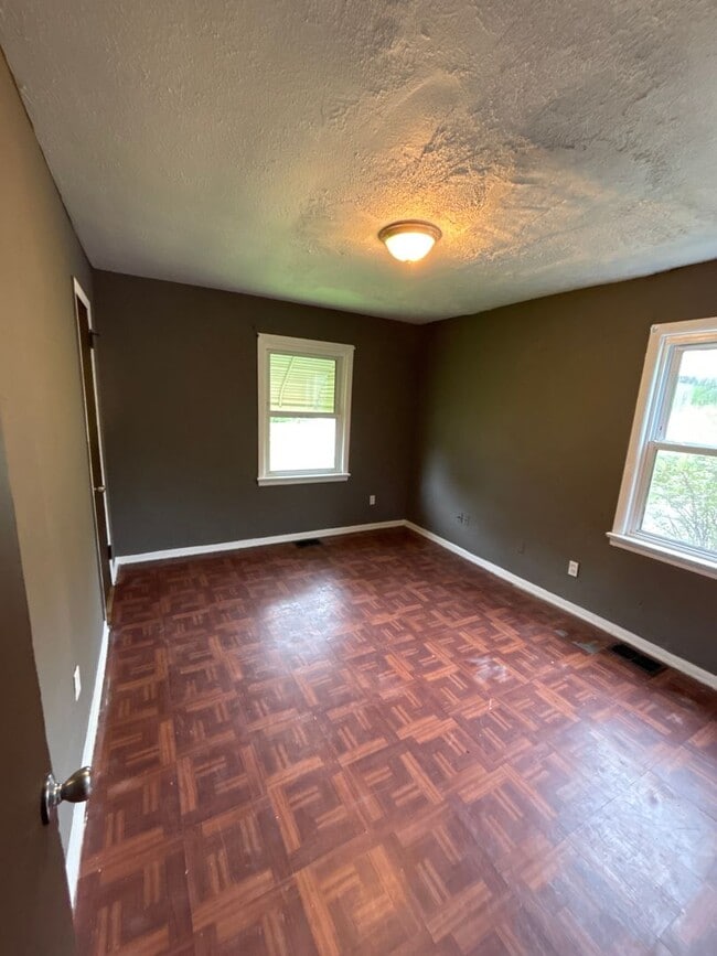 Building Photo - Rarely Available for Immediate Occupancy