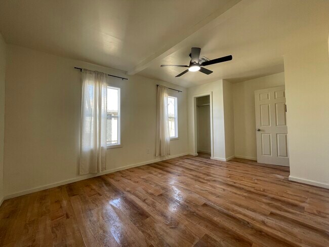 Building Photo - 209 W 2nd St