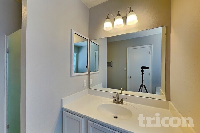 Building Photo - 1506 Sierra Norte Loop NE