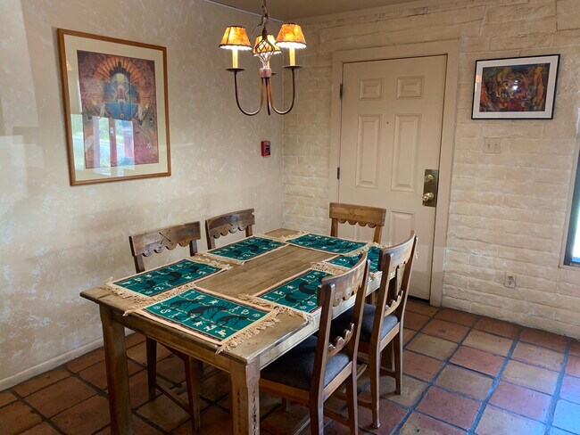 Comedor - 320 Artist Rd