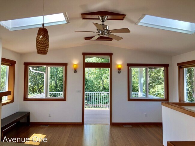 Building Photo - 1 br, 1 bath House - 12615 SE 7th Place