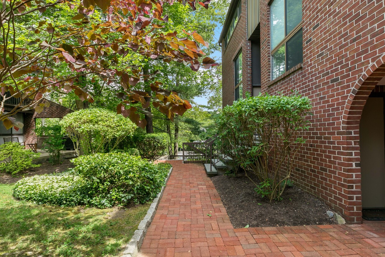 Primary Photo - 150 N Bedford Rd