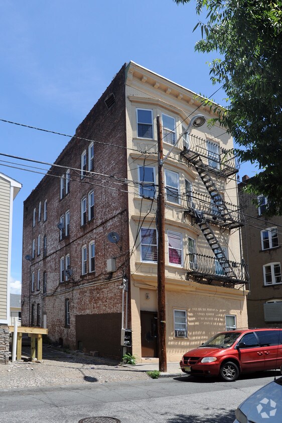 Building Photo - 137 Governor St