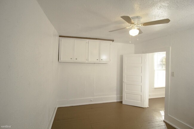 Building Photo - 1 br, 1 bath House - 2911 Burkett St
