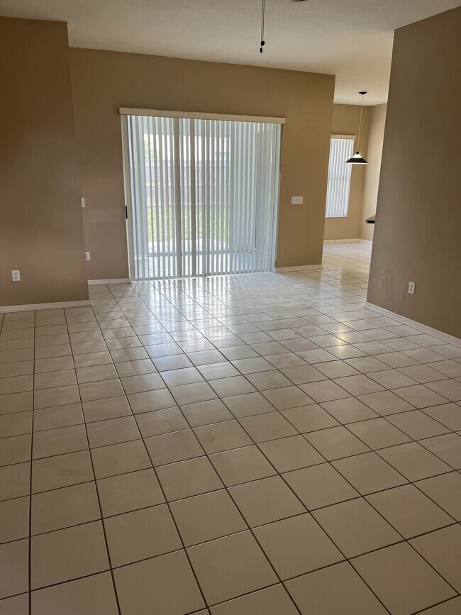 Foto del edificio - 14925 Redcliff Dr