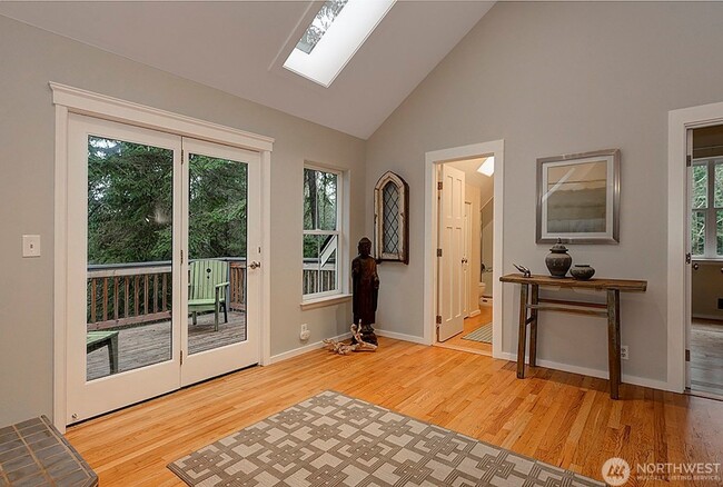 Building Photo - Bainbridge home for rent in magical setting.