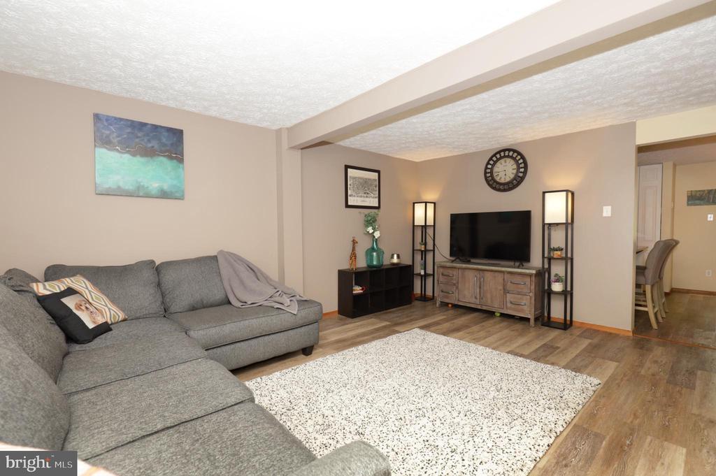 Foto principal - 8206 Burning Forest Ct