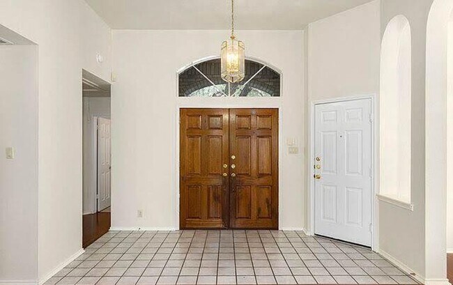 Foto del edificio - One Story With Open Floor Plan and Beautif...
