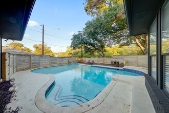 Building Photo - 9667 Timberleaf Dr