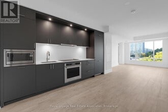 Building Photo - 259 The Kingsway