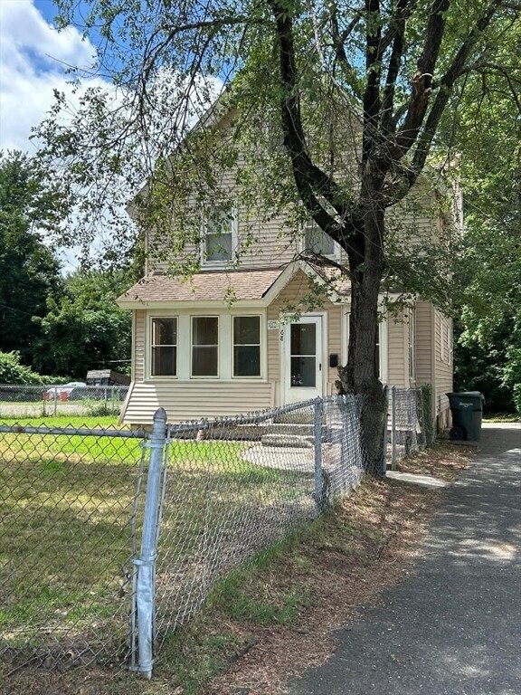Foto principal - 68 Benton St