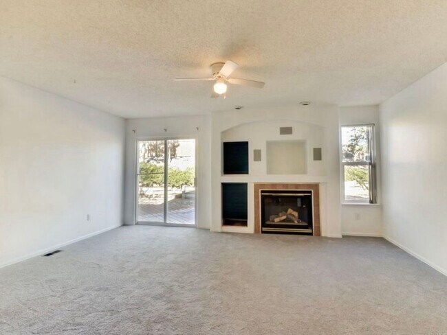 Building Photo - 5 Bedroom Single Family Home in Colorado S...