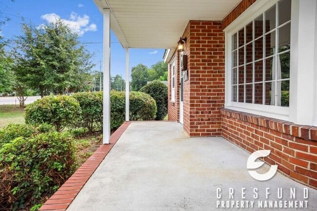 Foto del edificio - 3 Bedroom, 1 Bath with Fresh and Modernize...