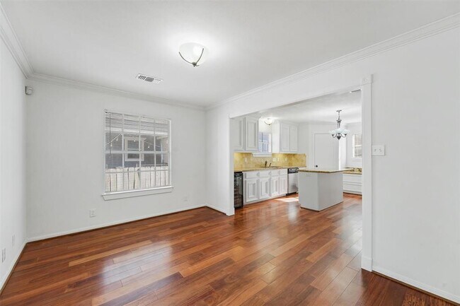 Foto del edificio - 1542 Waverly St