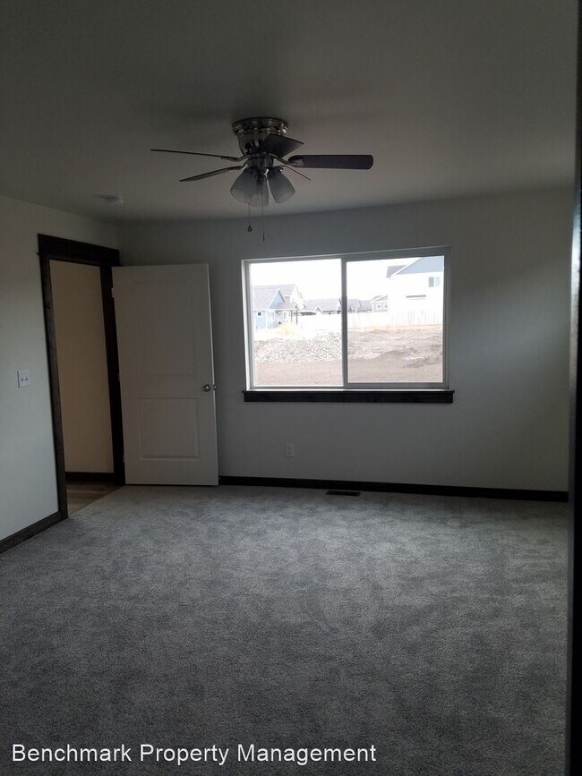 Building Photo - 3 br, 2 bath House - 1502 Oakwood Dr