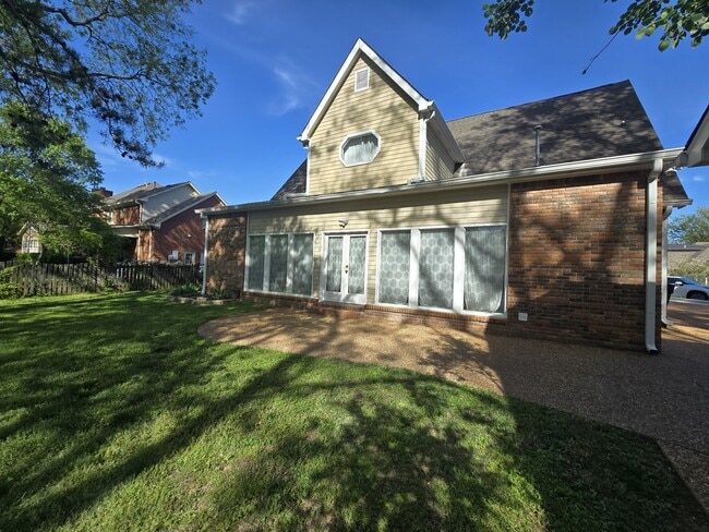 Building Photo - 232 Pebble Glen Dr