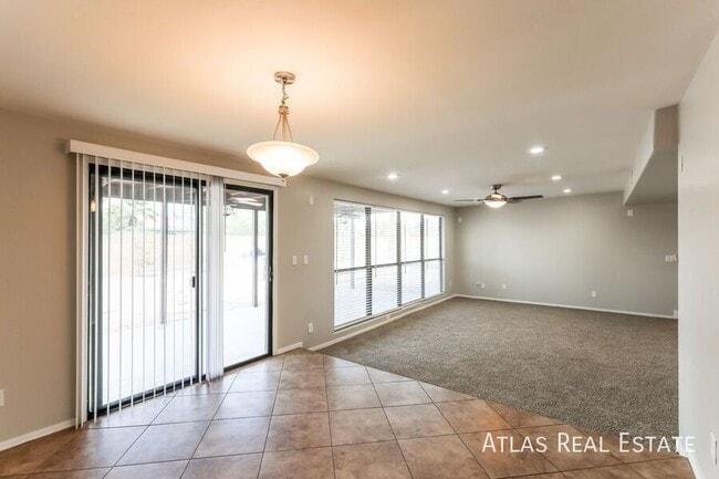 Building Photo - 1002 S Seco Pl