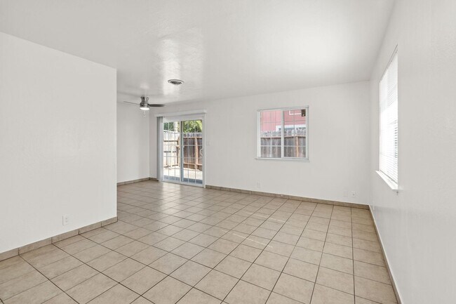 Building Photo - 1518-1522 Trower Ave