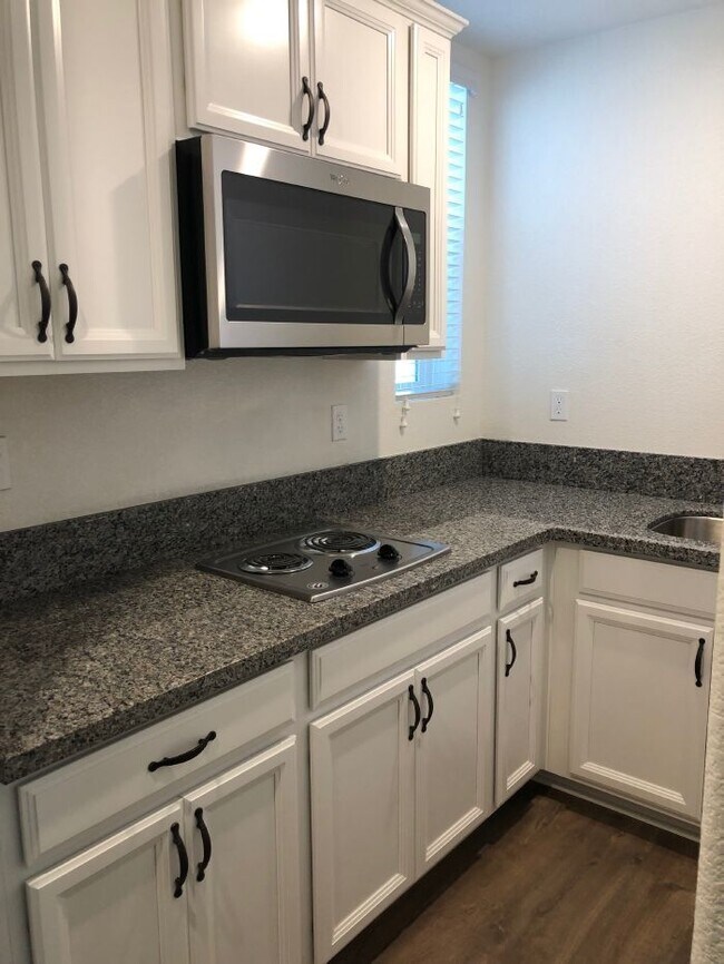Foto del edificio - Charming Tiny Home Retreat: Cozy 1-Bedroom...