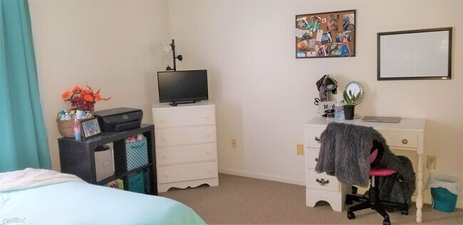 Building Photo - 3 br, 1 bath Condo - Burlington Midtown Co...