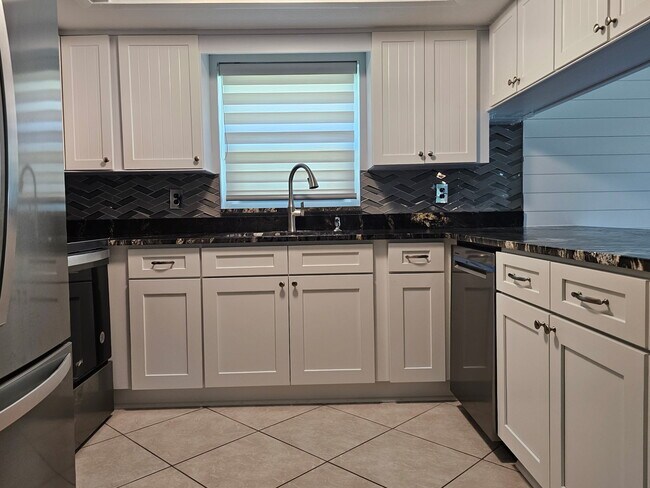 Foto del edificio - 7313 Hatteras Dr