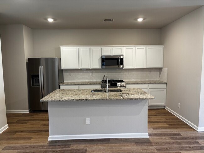 Building Photo - 5928 Pier Park Ave