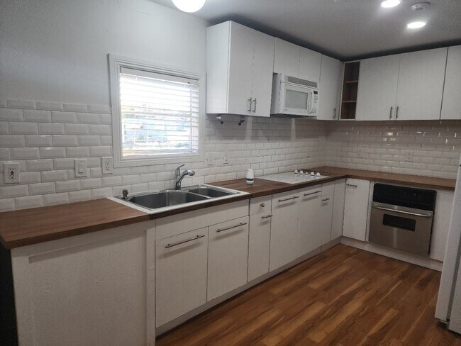 Foto del edificio - Renovated and Spacious 5/3 MOBILE HOME - WEST BOCA RATON