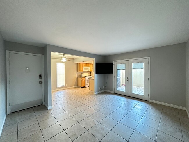 Foto del edificio - Las Brisas Apt Homes