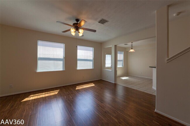 Foto del edificio - 2943 Meadowglen Crest