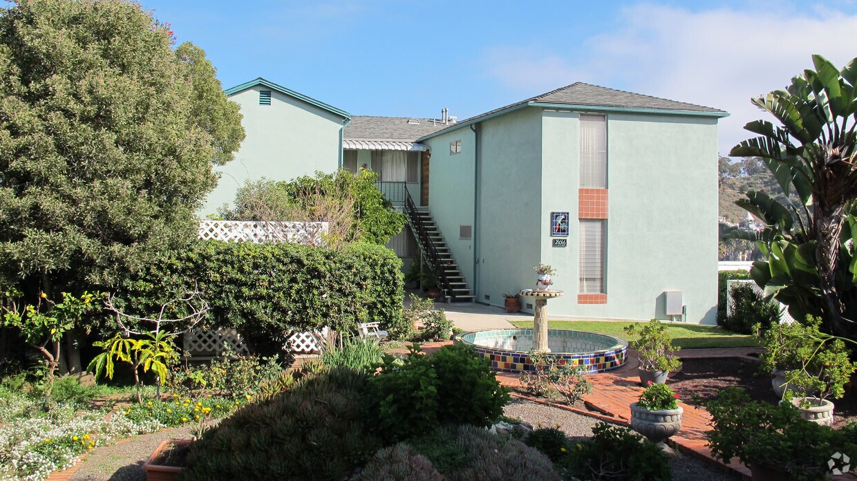 Primary Photo - 206 E Whittley Ave