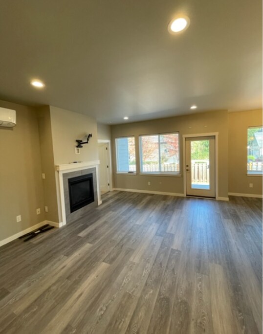 Building Photo - 6214 Fernridge Ct
