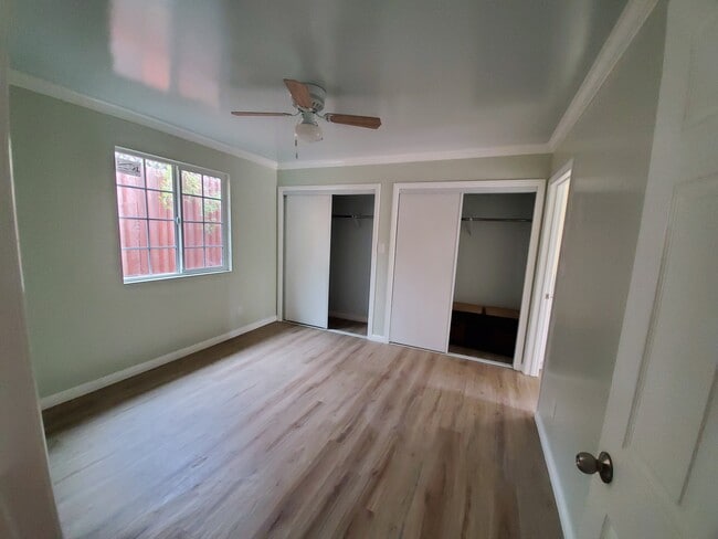 Building Photo - 5241 La Roda Ave
