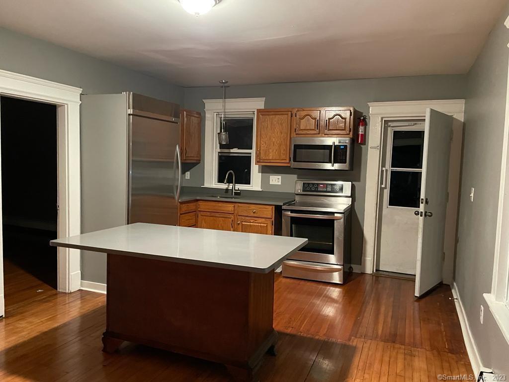 40 Carroll St, Naugatuck, CT 06770 Room for Rent in Naugatuck, CT