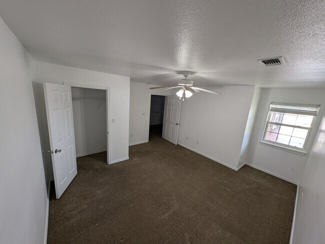 Large master bedroom - 200 N Fairview St