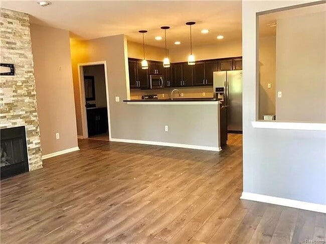 Building Photo - Beautiful Ranch 2 bed/2 bath Condominium
