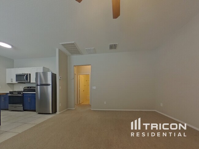 Foto del edificio - 30928 W Picadilly Rd
