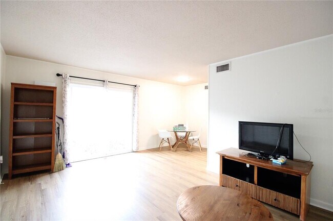 Foto del edificio - 507 NW 39th Rd