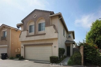 Building Photo - 9122 Lemona Ave