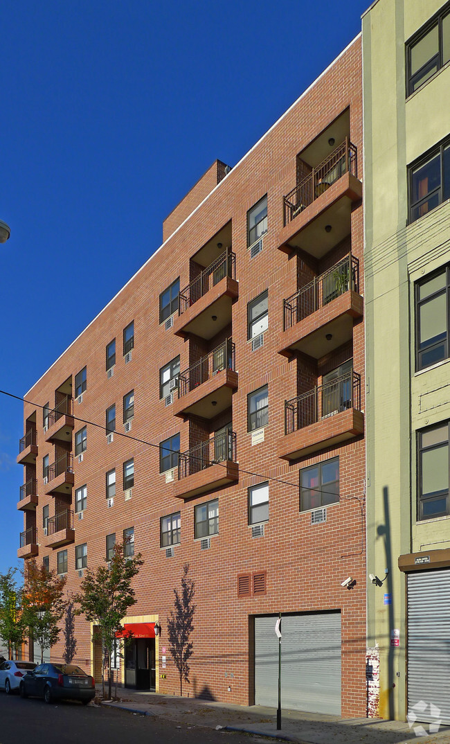 Building Photo - Alma East