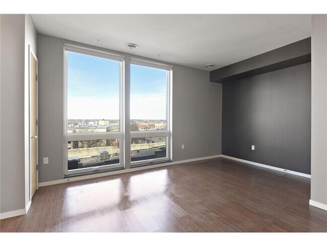 Building Photo - 915 N Washington Ave