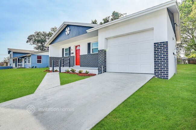 Building Photo - 6146 Balboa Dr