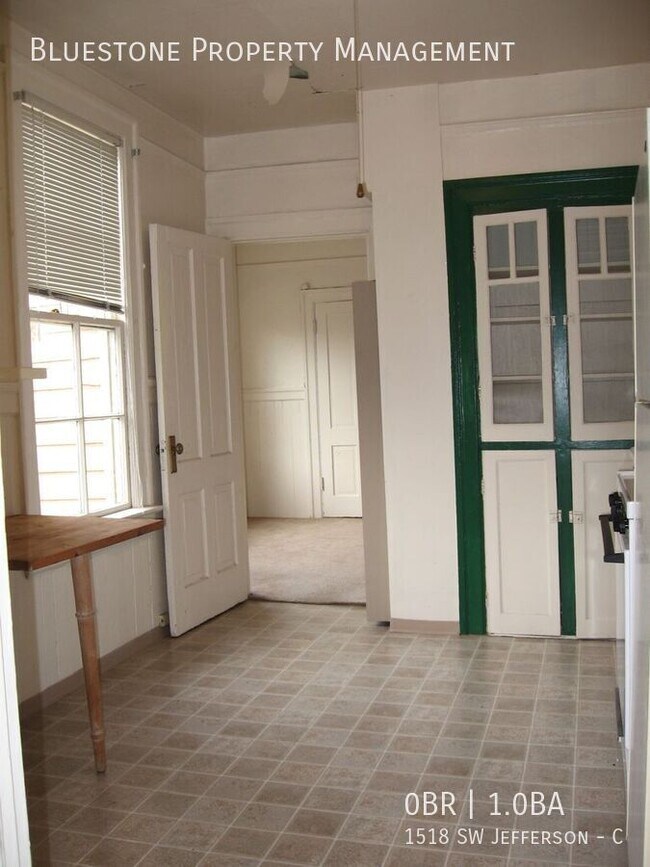Building Photo - 1518 SW Jefferson-C