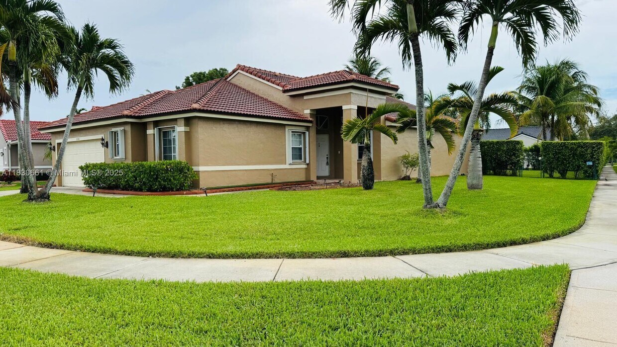 Foto principal - 16384 SW 7th St