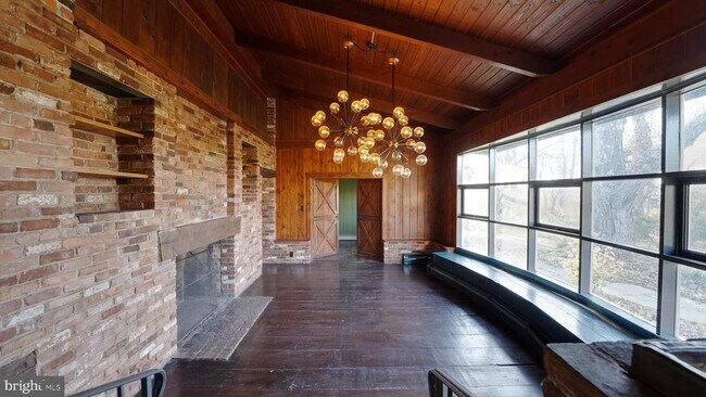 Foto del edificio - 53 Iron Bridge Rd